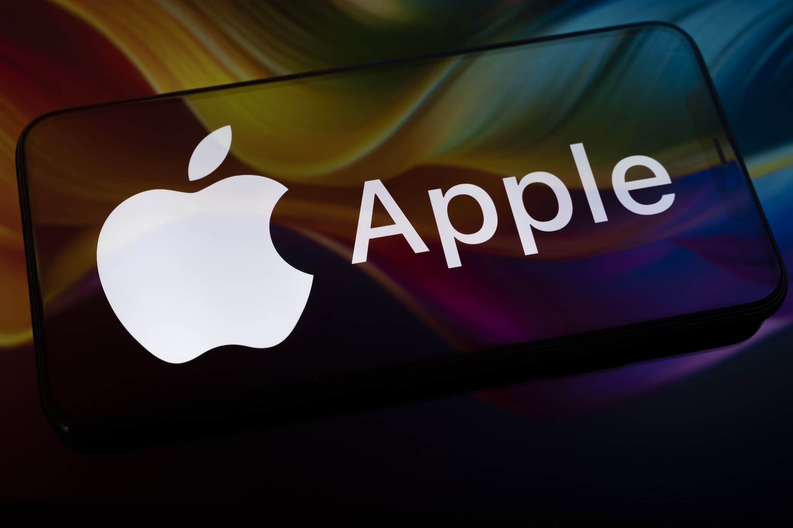 Apple atinge marca histórica de US$ 5 trilhões em valor de mercado