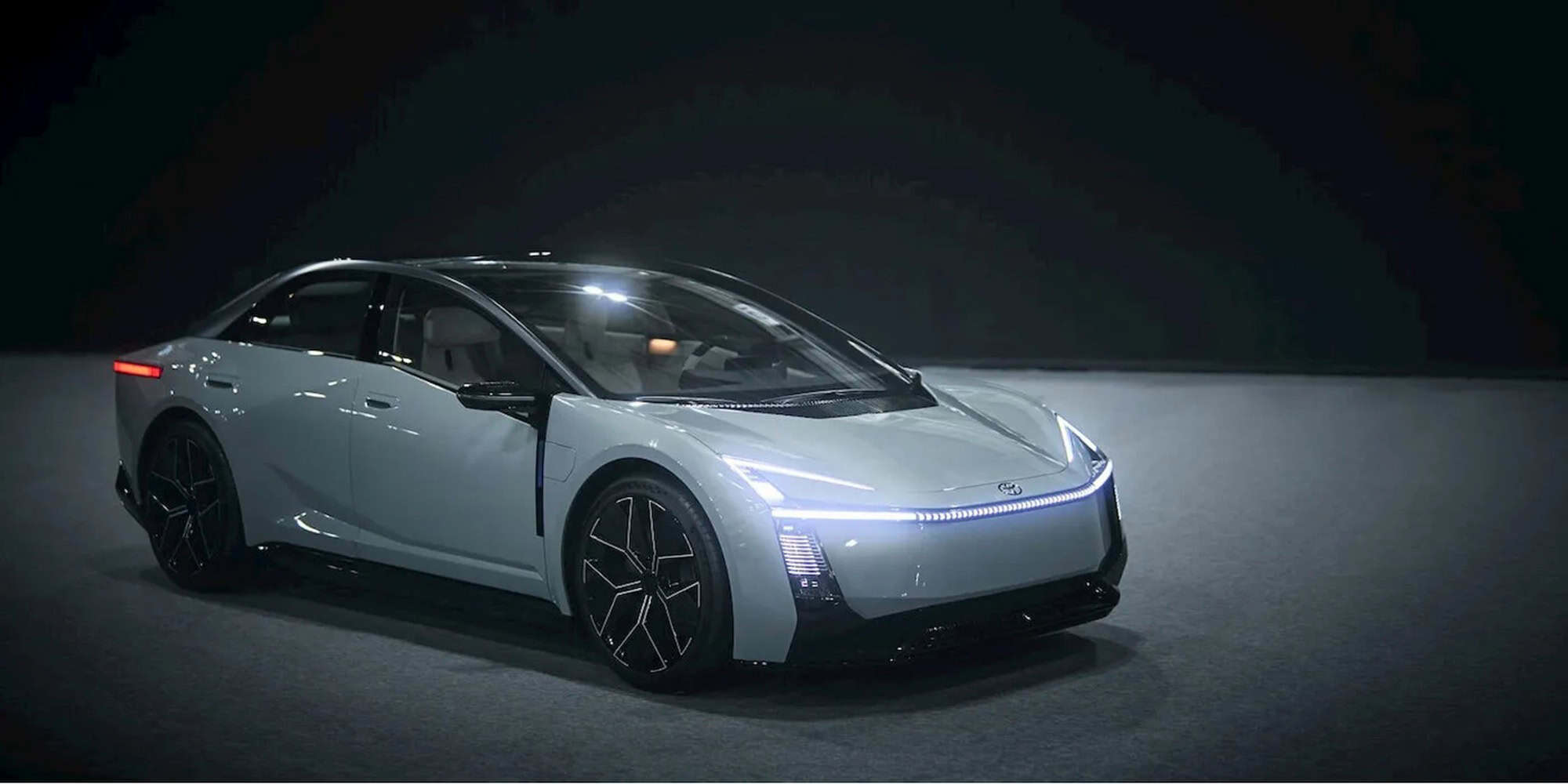 Toyota confirma produção de versão elétrica do Corolla na China para 2028