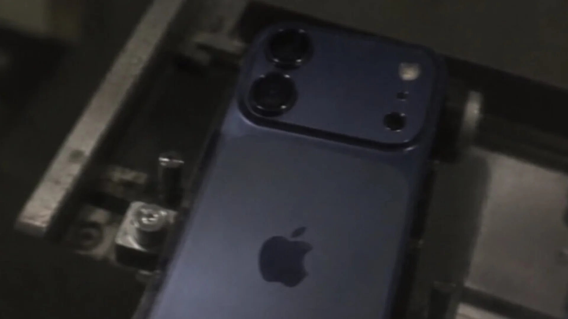 Vazam as primeiras imagens do suposto iPhone 18 base com mudanças no visual