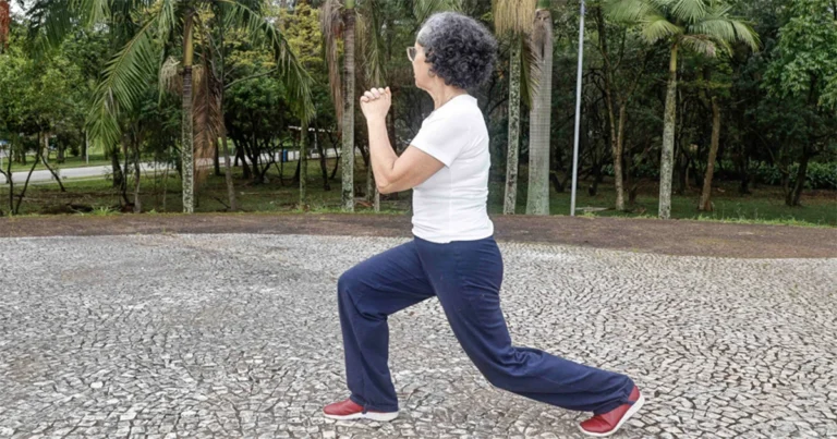 Veja como os exercícios com o peso do corpo combatem a fragilidade em idosos